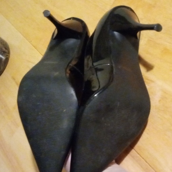 CHARLOTTE RUSSE CLOSED TOE POINTY STILETTO PUMPS CLASSIC BLACK W/RED SIZE 8 - Picture 6 of 7